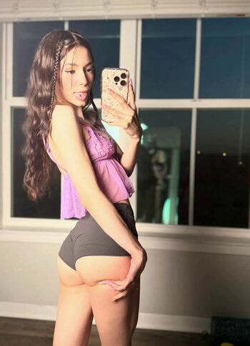 Full leaked Izzyuwuu private photo