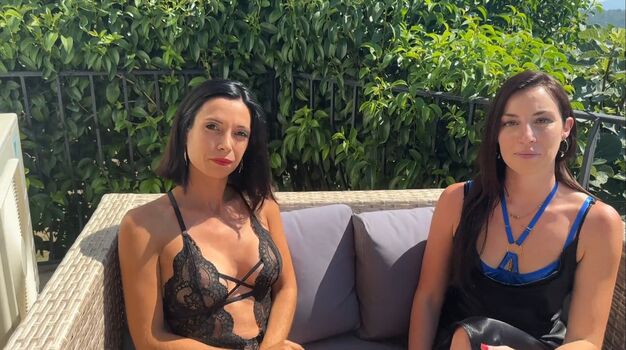 Full leaked Jacquieetmicheltv page private photo