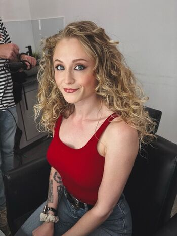 Full leaked Janet devlin private photo