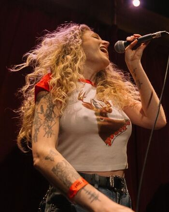 Full leaked Janet devlin private photo