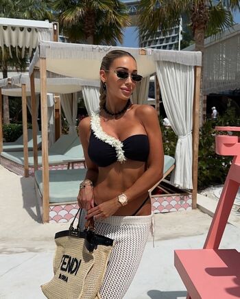 Full leaked Janine wiggert page private photo