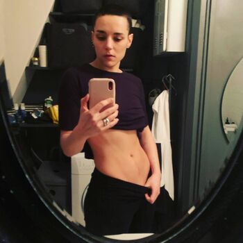 Full leaked Jehnny beth private photo