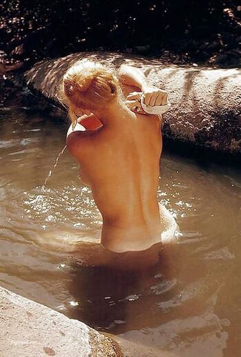 Full leaked Jennie garth private photo