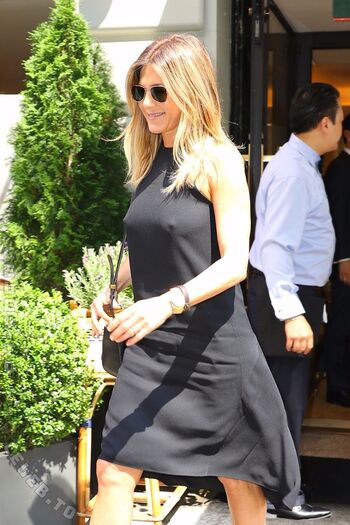 Full leaked Jennifer aniston private photo