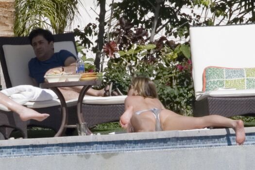 Full leaked Jennifer anniston private photo