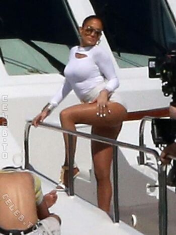 Full leaked Jennifer lopez private photo