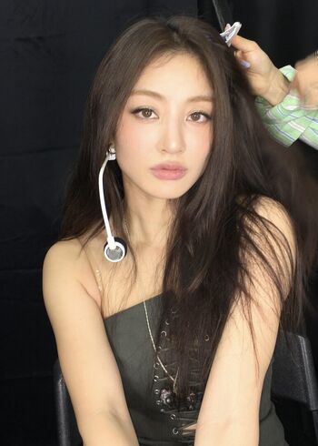 Full leaked Jihyo page private photo