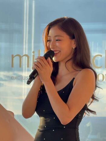 Full leaked Jihyo private photo