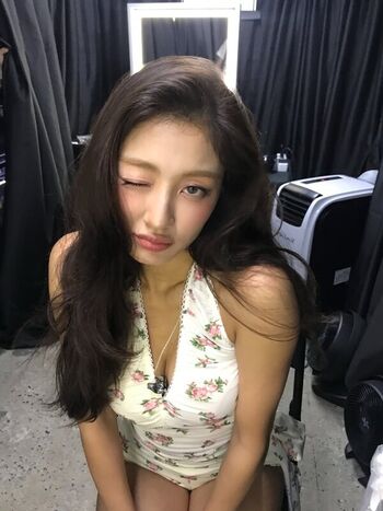 Full leaked Jihyo page private photo