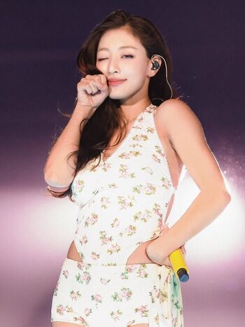 Full leaked Jihyo page private photo