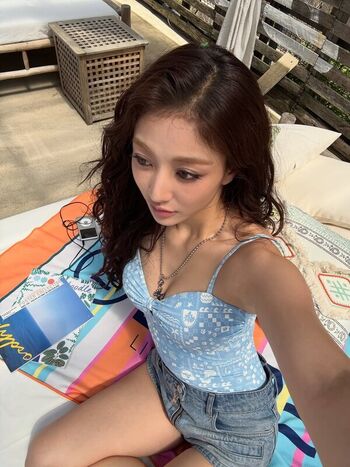 Full leaked Jihyo page private photo