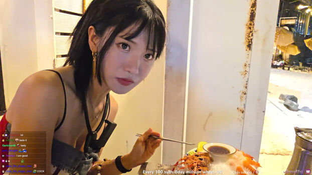 Full leaked Jinnytty private photo