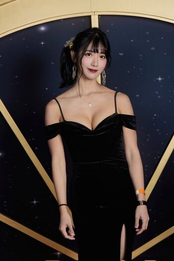Full leaked Jinnytty private photo