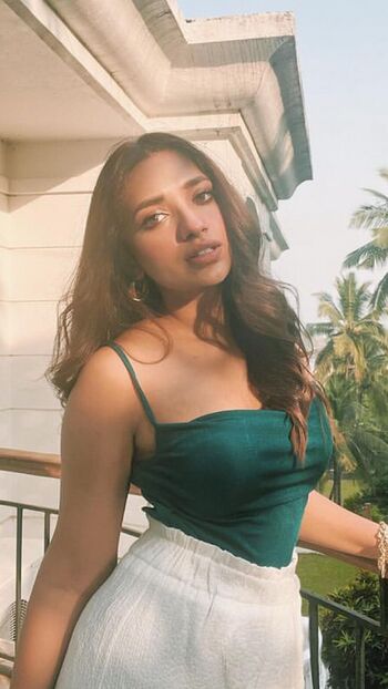 Full leaked Jiya shankar private photo