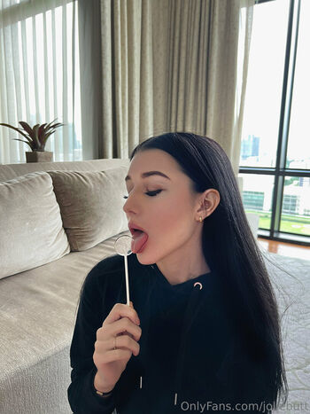 Full leaked Joliebutt private photo
