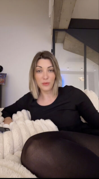 Full leaked Jolyemilyyy private photo