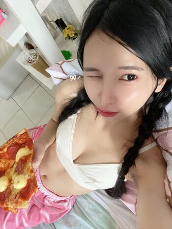 Full leaked Joyce poring private photo