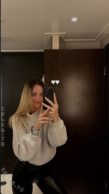 Full leaked Julia private photo