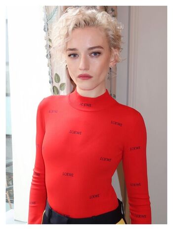 Full leaked Julia garner private photo