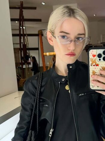Full leaked Julia garner private photo