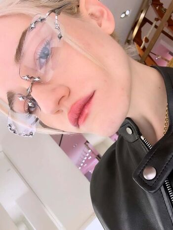 Full leaked Julia garner private photo