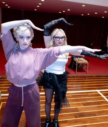 Full leaked Julia garner private photo