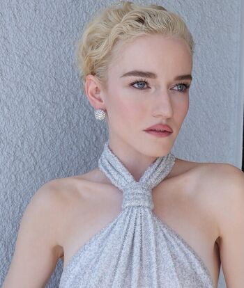 Full leaked Julia garner private photo