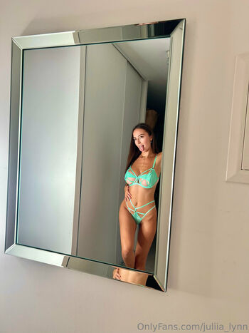 Julia_lyn