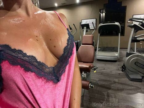 Full leaked Julia private photo