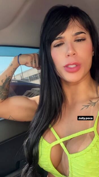 Jully Oliveira