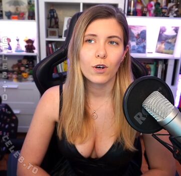 Full leaked Justbecci private photo