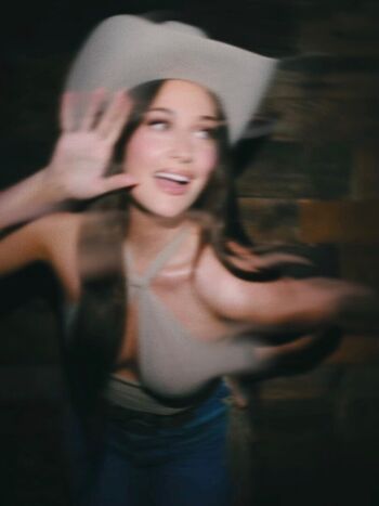 Full leaked Kacey musgraves private photo