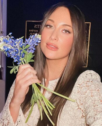 Full leaked Kacey musgraves private photo
