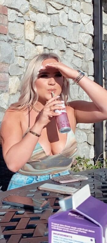 Full leaked Kaceymusgraves page private photo