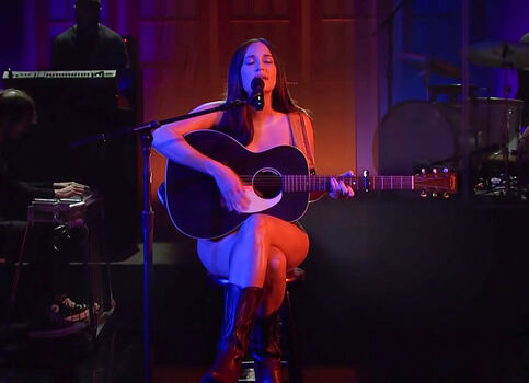 Full leaked Kaceymusgraves page private photo