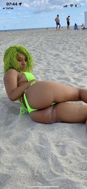 Full leaked Kadabaylor private photo