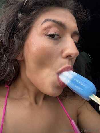 Full leaked Kait howard private photo