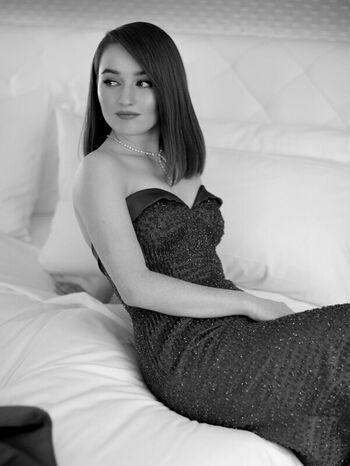 Full leaked Kaitlyn dever page private photo