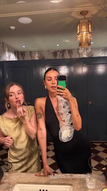 Full leaked Kaitlyn dever private photo