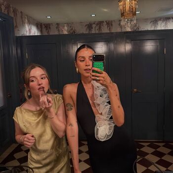 Full leaked Kaitlyn dever private photo