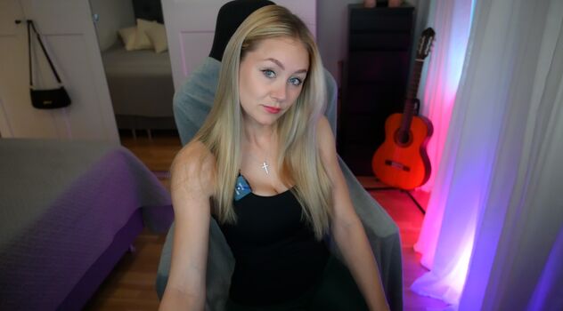 Full leaked Kandyland private photo