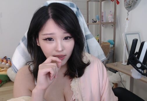Kang Hee Yoon