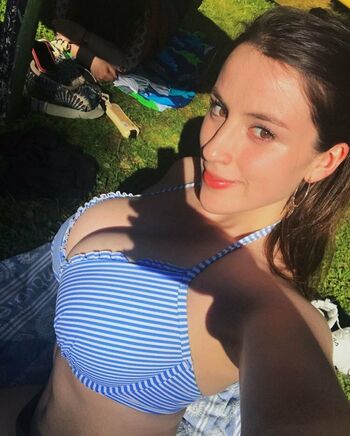 Full leaked Karlavargasb private photo