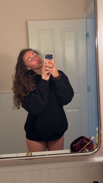 Full leaked Karlyetay private photo