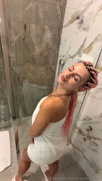 Full leaked Karolinka ofi page private photo