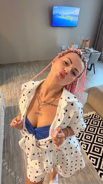 Full leaked Karolinka ofi private photo