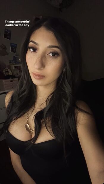 Full leaked Karolyn page private photo