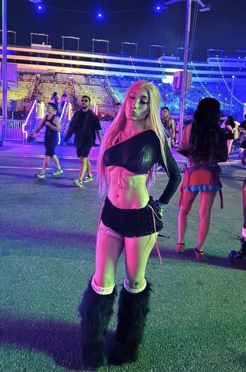 Full leaked Karolyn private photo