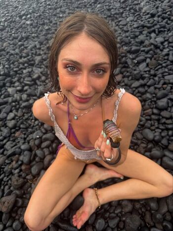Full leaked Karrrlie private photo