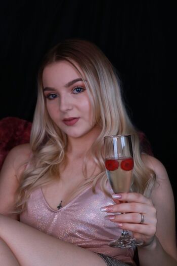 Full leaked Kat soles page private photo